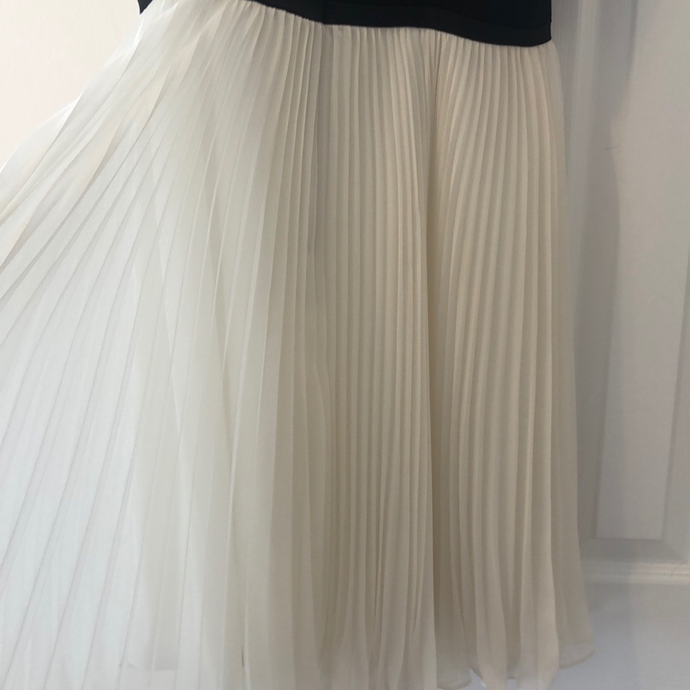 Halston Heritage Black and Cream Pleated Mini Dress - Picture 8 of 9